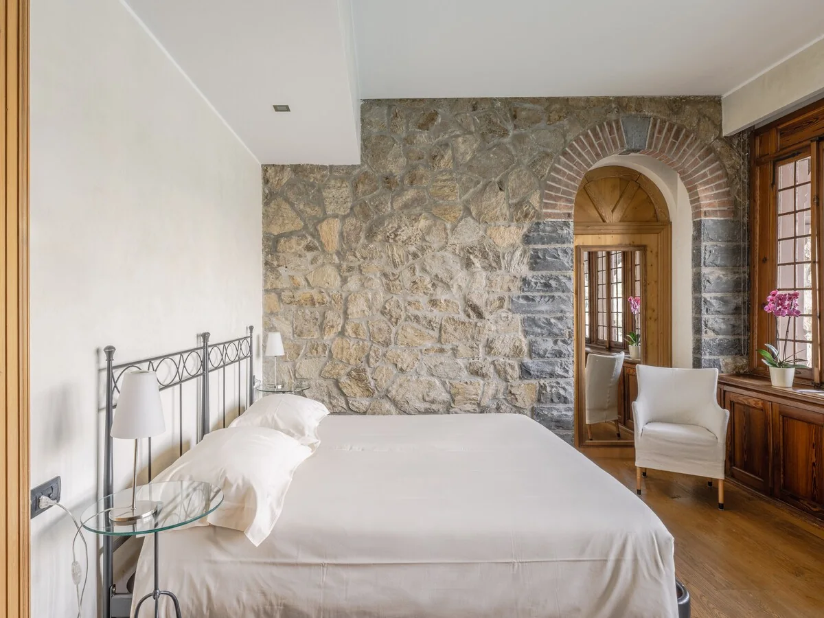 Suite in pietra e legno